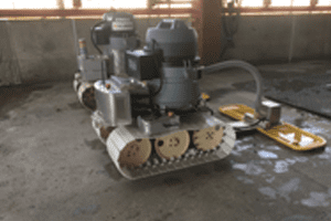 コンクリート余剰水除去ロボット開発