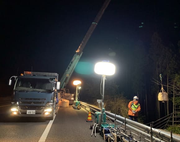 新東名高速道路 藤枝岡部付近（R3：大雨による斜面崩落による応急処置）